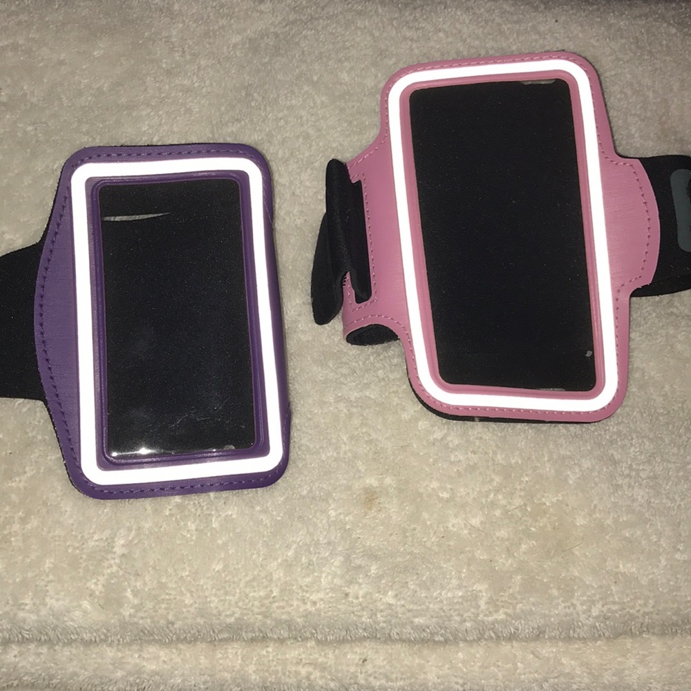Iphone and ipod wrist holder while running
